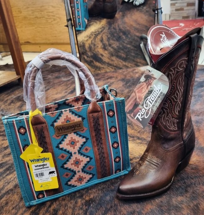 Bolsa Wrangler con grecas y bota Río Grande de dama