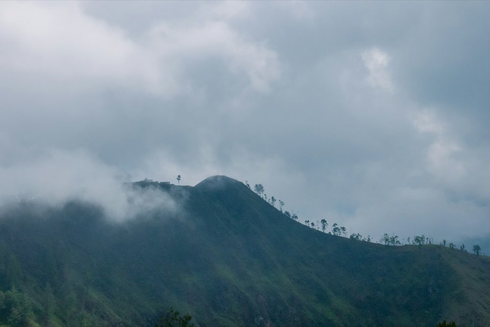 Nubes bajas sobre la sierra